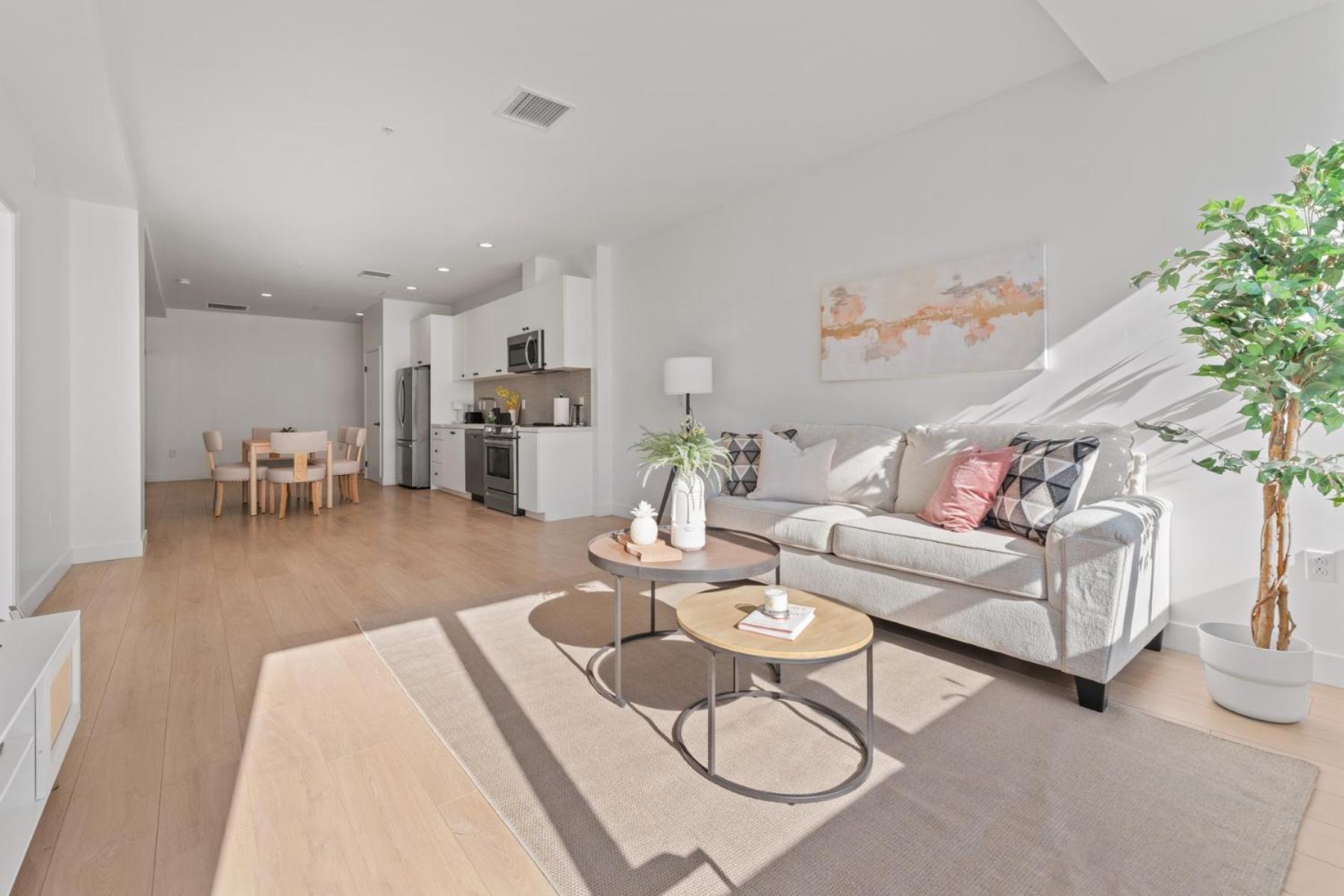 Charming La Retreat - Conveniently Located Near Downtown! 4*